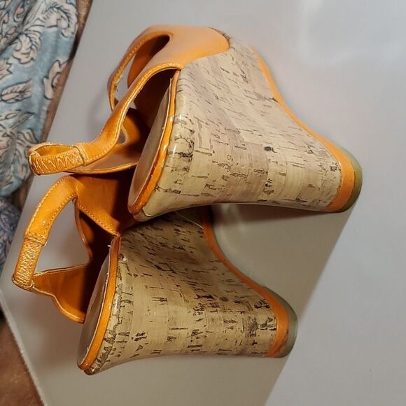 CLASSIFIED WOMEN"S WEDGE STYLE OPEN TOE SANDAL - Picture 9 of 16